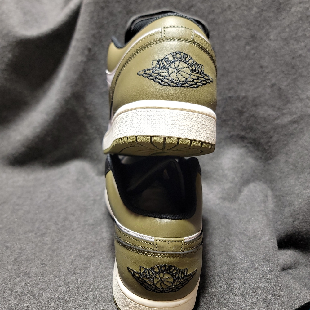 Nike Men's Black and White Sneakers - Picture 5 of 6